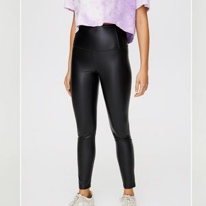 Aritzia daria legging crop sz small
